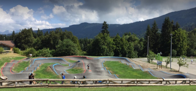 pumptrack les carroz 768x356
