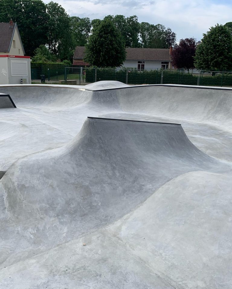 285164896 3125290037781406 2473061796531314031 n 768x957