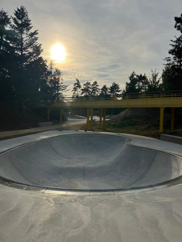 skatepark issoudun bowl 01  768x1024