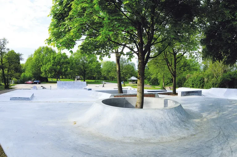 Skatepark Freiburg Betonlandschaften 4.JPG nggid03918 ngg0dyn 1100x731x90 00f0w010c010r110f110r010t010.JPG 768x510