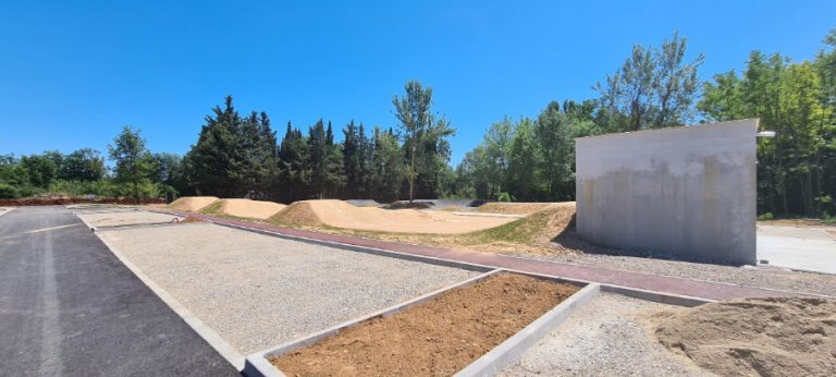 pumptrack arcs sur argens 02 768x346
