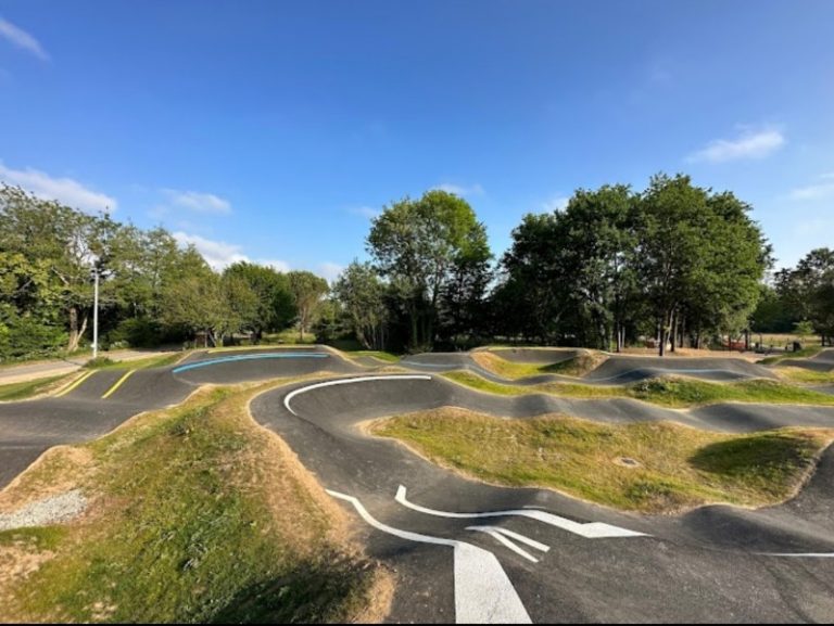 Pumptrack et skatepark pontivy05 768x577