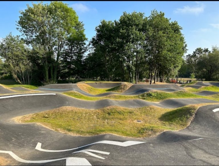 Pumptrack et skatepark pontivy06 768x581