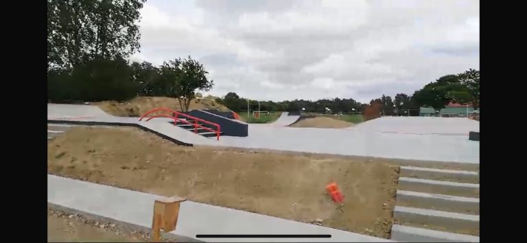 skatepark ayguevives 02 768x355