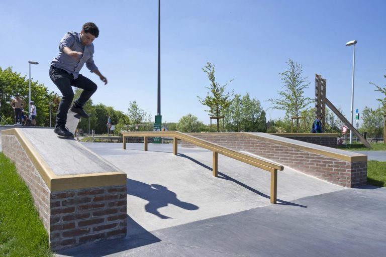 handrail mons 768x512