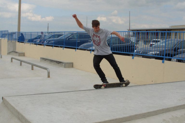 La Loupe skate grind 768x512