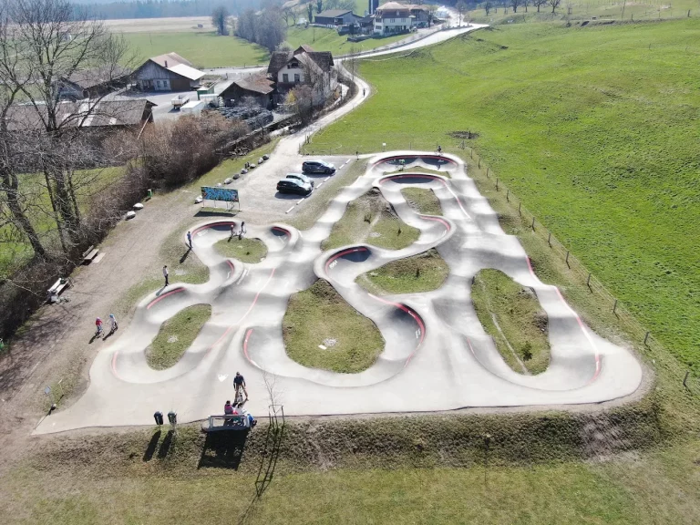 pumptrack de Thierachern 768x576