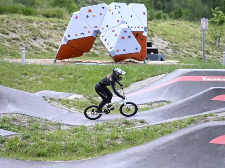 pumptrack girl monthey 768x576