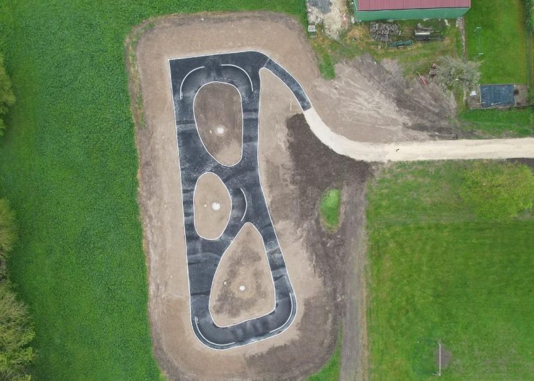 pumptrack neuville sur vanne 08 768x548