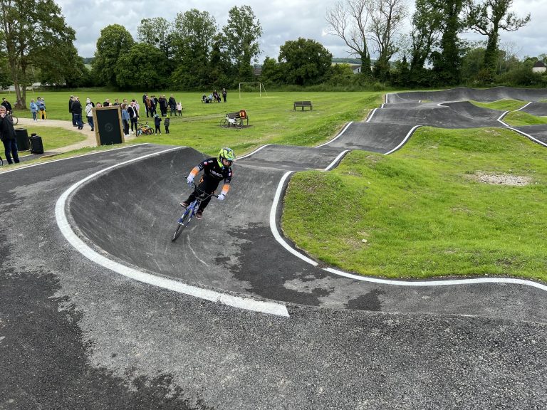 pumptrack neuville sur vanne 11 768x576