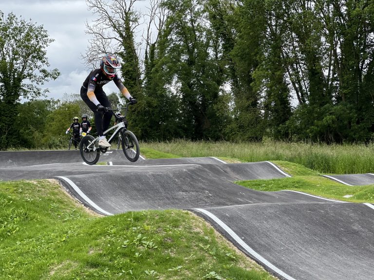 pumptrack neuville sur vanne Bmx 768x576