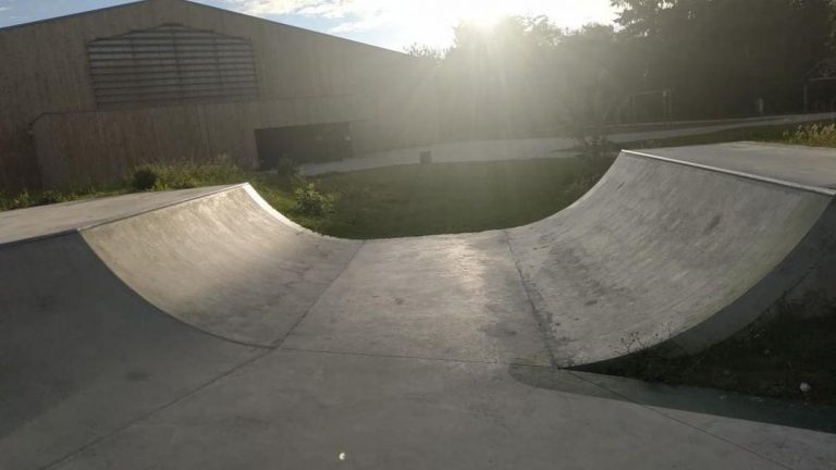 Skatepark Les Loges en Josas mini rampe 768x432