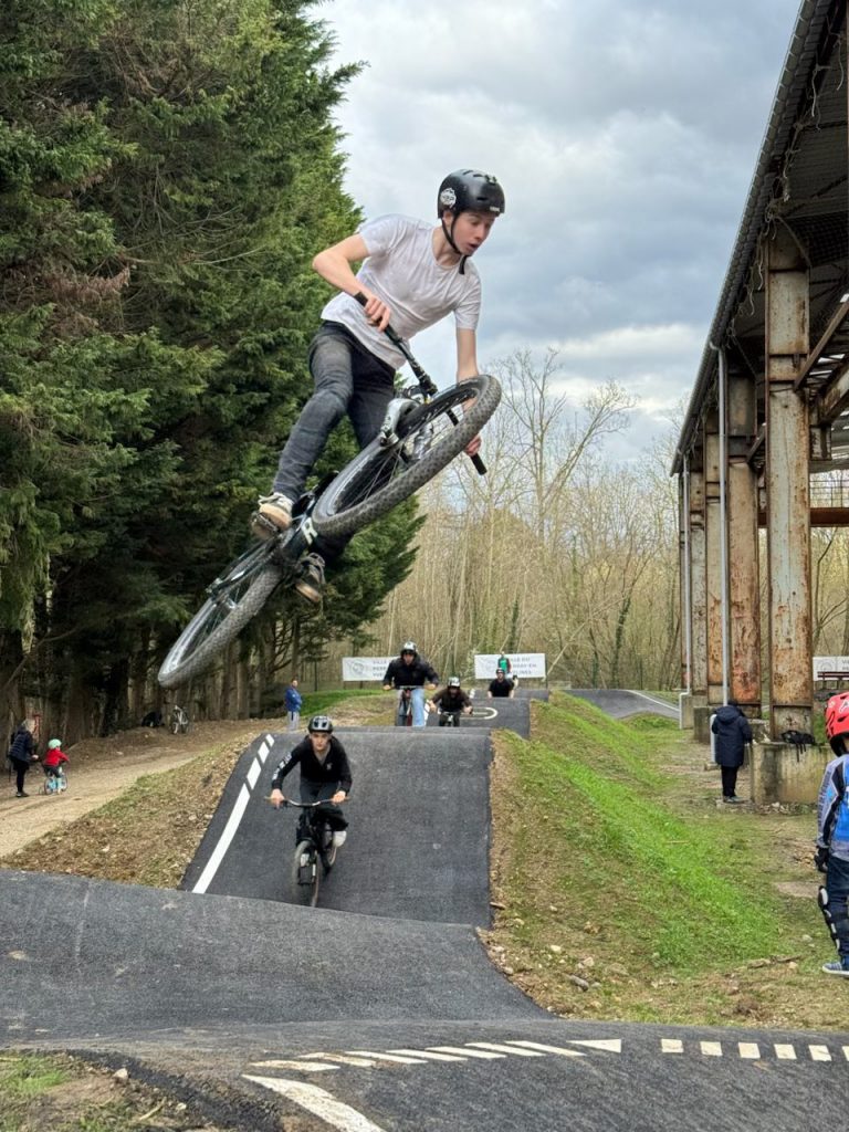 pumptrack le perray en yvelines 08 768x1024
