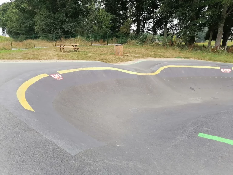 Pumptrack de saint Pere Marc en Poulet 12 768x576