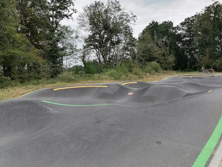 Pumptrack de saint Pere Marc en Poulet 14 768x576