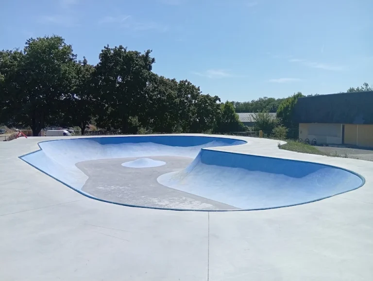 Skatepark Saint Barthelemy dAnjou BOWL 768x579